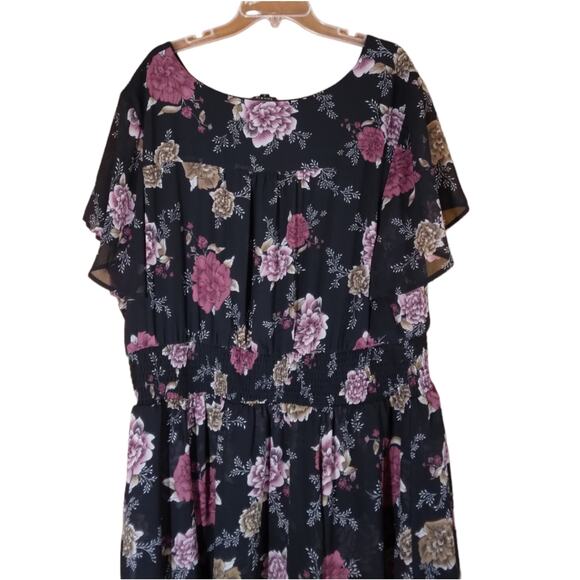 Torrid Floral V Neck Ruched Dress size 4 - Picture 8 of 11